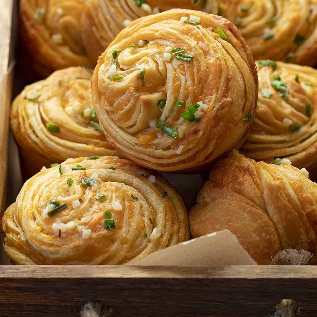 Cheesy Garlic Cruffin