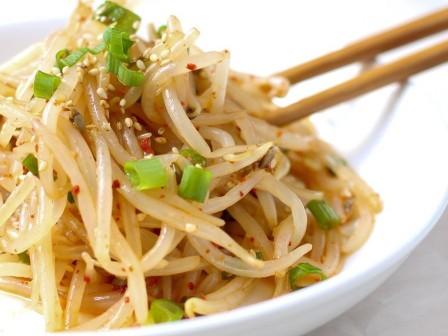 Korean Bean Sprout Salad (Kongnamul)