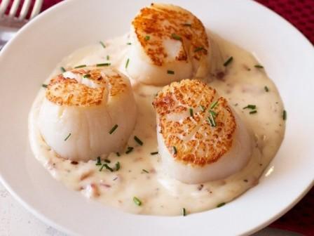 Scallops with Bacon Cream Sauce