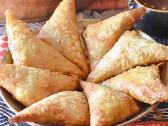 Potato Samosa with Mint Coriander Raita