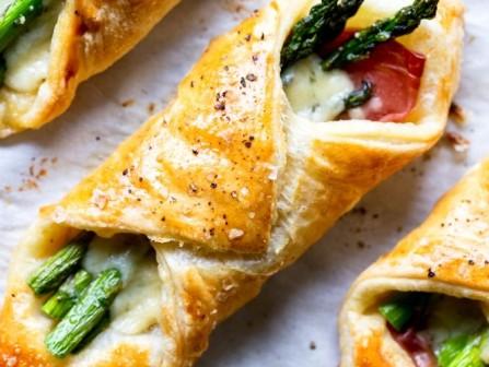 Prosciutto Asparagus Puff Pastry Bundles