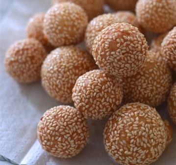Sesame Balls (Vietnamese Bánh Cam)
