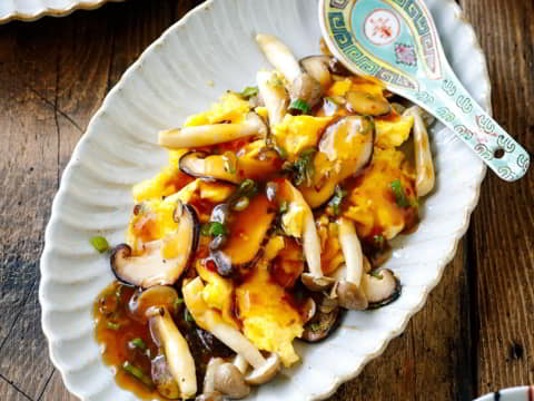 Stir-Fried Mushrooms & Eggs with Ake Sauce