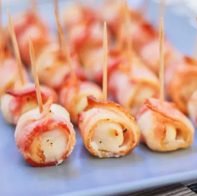 Air Fryer Bacon Wrapped Scallops with Sriracha Mayo