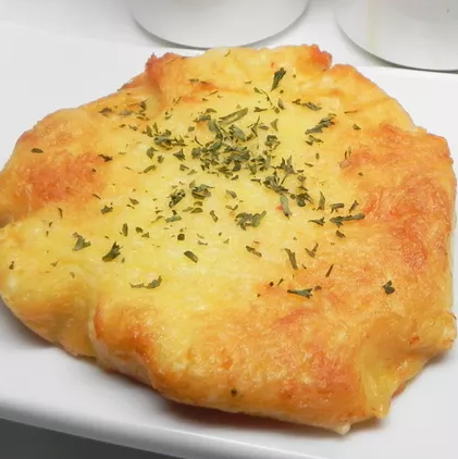 Air Fryer Keto Garlic Cheese 'Bread'