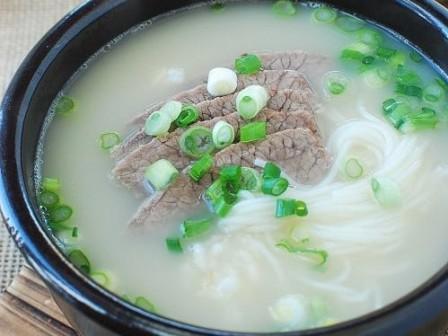 Seolleongtang (Beef Bone Soup)