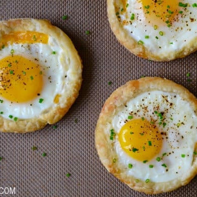 Cheesy Puff Pastry Baked Eggs