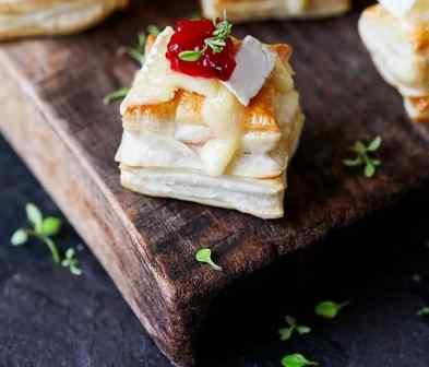 Cranberry Brie Bites
