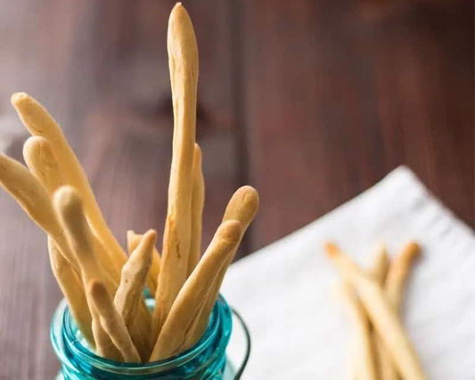 Crunchy Breadsticks (Italian Grissini)