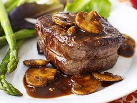 Filet Mignon with Red Wine Sauce