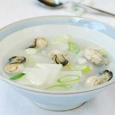 Gulguk (Oyster Soup)