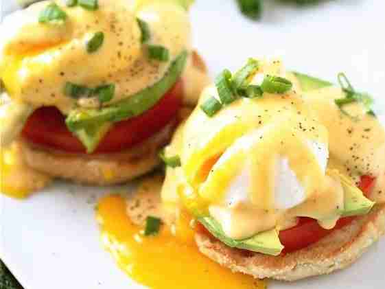 Kiwi Eggs Benedict