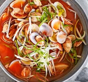 Korean Clam Broth (Jogaetang)