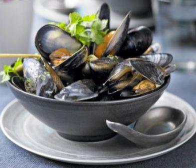 Mussels in Spiced Broth
