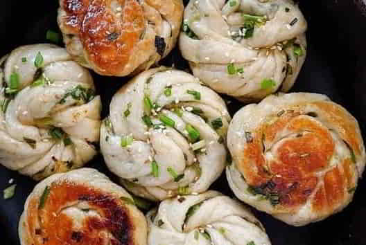 Pan-Fried Scallion & Toasted Sesame Buns (Hua Juan)