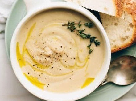 Roasted Garlic Cauliflower Soup
