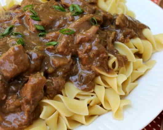 Slow Cooker Beef & Noodles