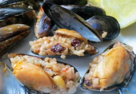 Stuffed Mussels with Aromatic Rice (Midye Dolma)